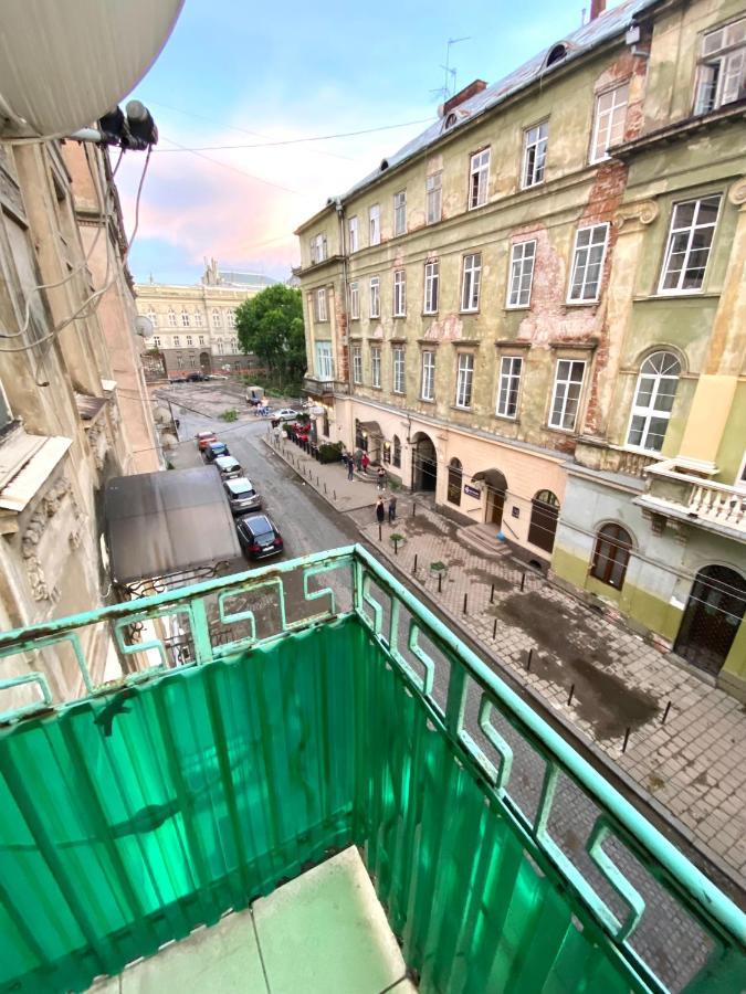 Навпроти Вернісажу Біля Оперного Вулиця Театральна 26 Є Балкон Та Інернет Daire Lviv Dış mekan fotoğraf